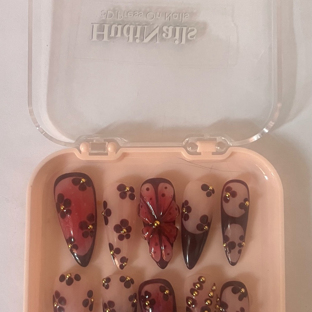 Stylish Red and Black Nail Set